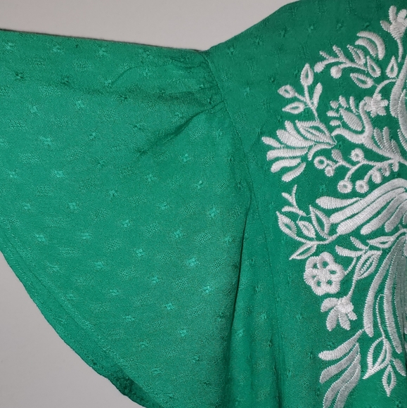 Beautiful plus size v neck top - Picture 3 of 4